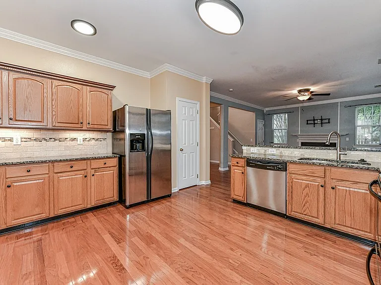 17201 Commons Crossing Dr — Photo 21