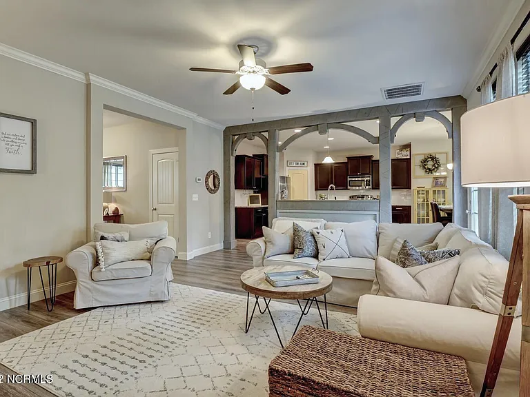 363 Belvedere Dr — Photo 12