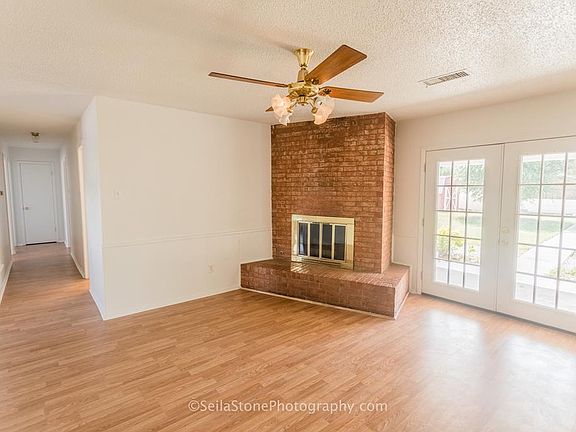 5th image of 2719 Custer Ave