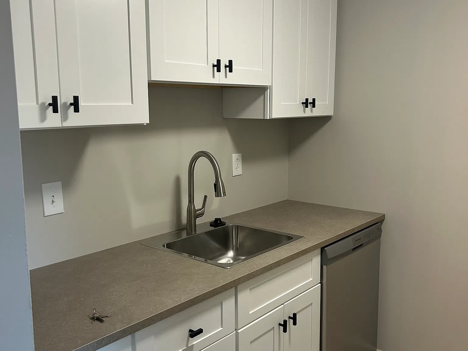 Studio, 800 sqft, $1,025 — Photo 2