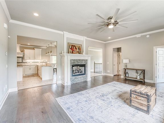 4th image of 12198 Lost Oak Dr