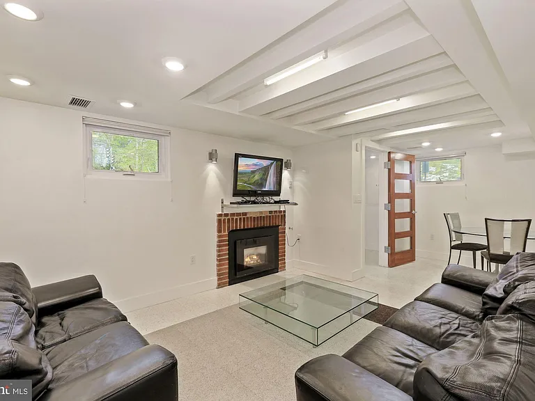 3640 Everett St NW — Photo 8