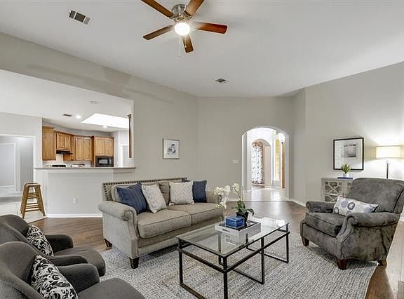 3rd image of 11903 Yarbrough Dr
