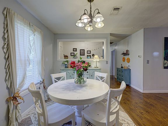 4th image of 901 Elizabeth Blvd