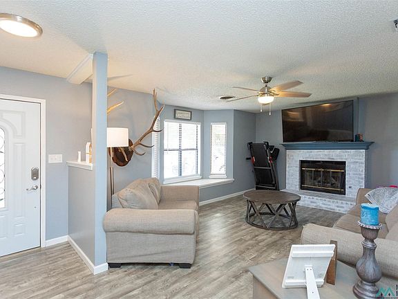 3rd image of 103 Robins Dr