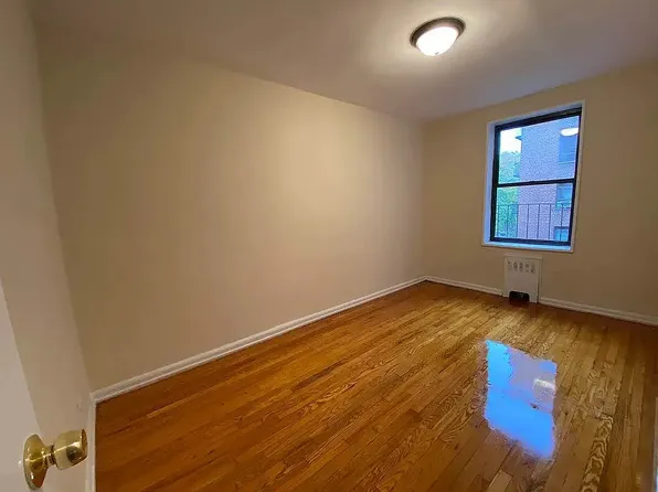 140-18 Burden Crescent image 8 of 8