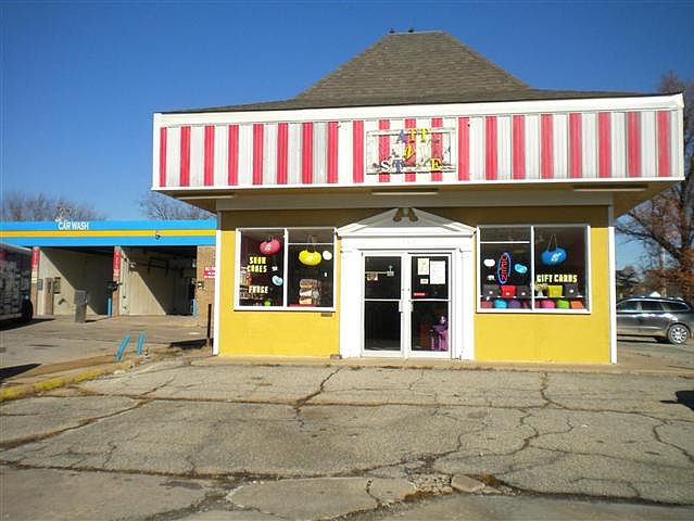 2nd image of 1302 W 8th St