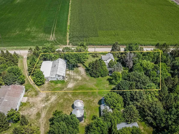 1000 Irish Ln, Mount Vernon, IA 52314