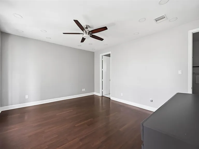 708 Schwartz St — Photo 8