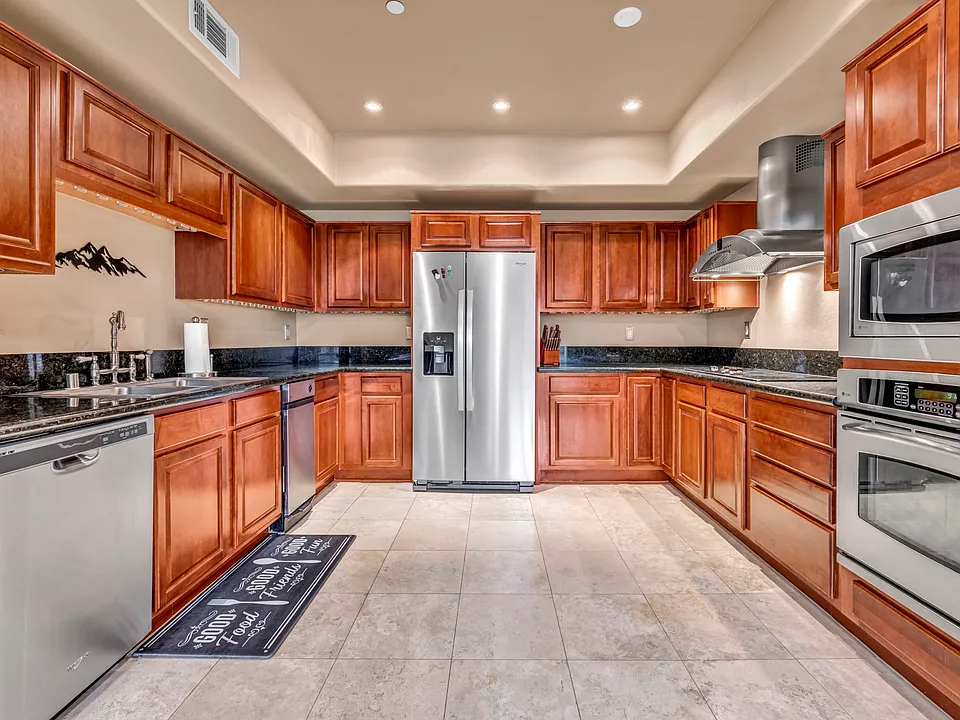 200 W 2nd St #412
