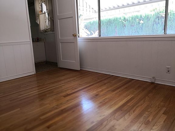 4th image of 2322 Greenfield Ave
