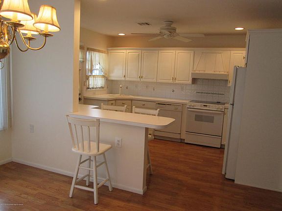 5th image of 1027B Shetland Dr