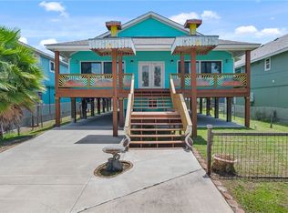 720 S Magnolia St, Rockport, TX 78382