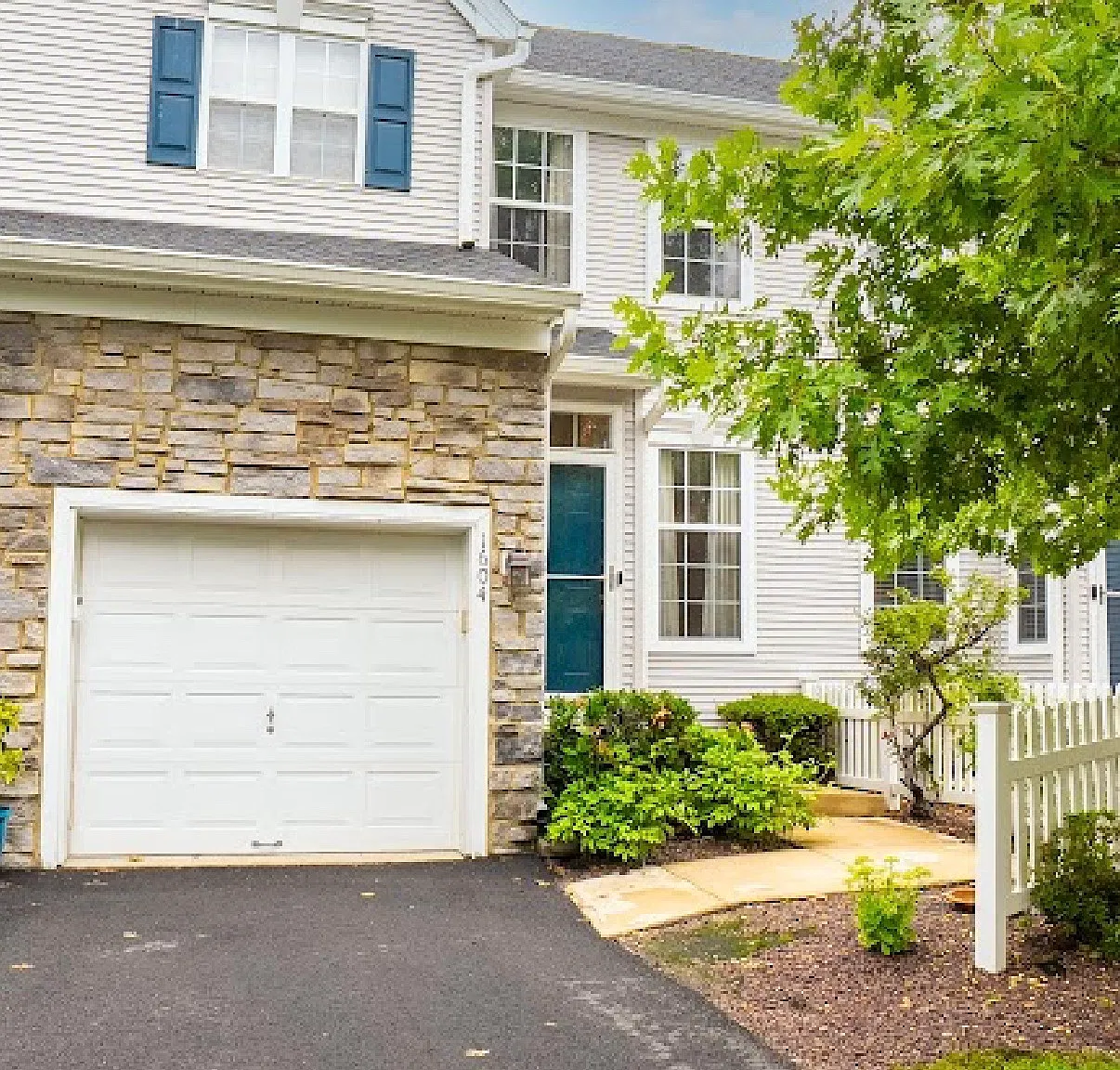 3 bed, 2.5 bath, 1842 sqft, $3,400 — Photo 1
