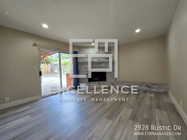 2928 Rustic Dr — Photo 6