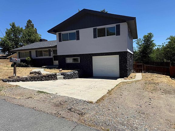 3rd image of 875 Washo Ln