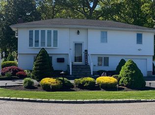 50 Pitt Ave, Deer Park, NY 11729