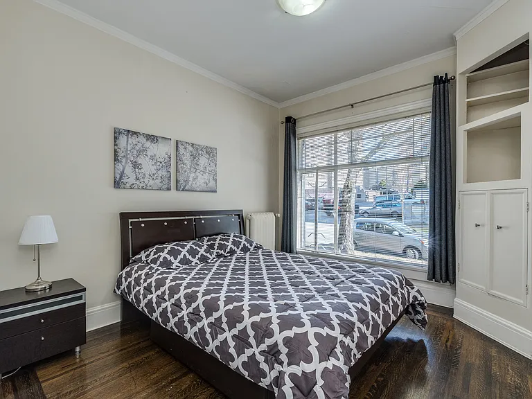 935 Jervis St — Photo 49