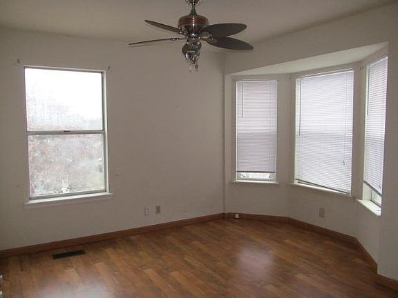 4th image of 3243 Priest Woods Dr