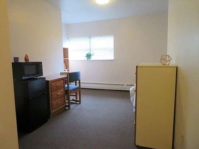 212 E State St — Photo 11
