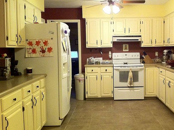 5th image of 70 Blue Spruce Ln