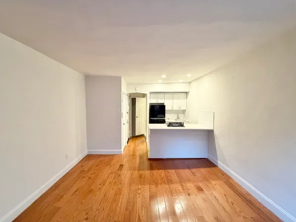 1594 3rd Avenue image 3 of 8