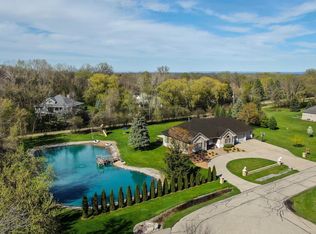 160 Sunnyhill Ave, Oshkosh, WI 54902