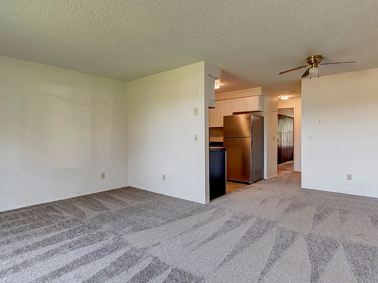 M0646-Prairie Village - 304 N. Main St — Photo 2
