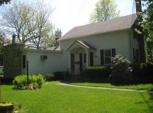 90 McClellan St, Amherst, MA 01002