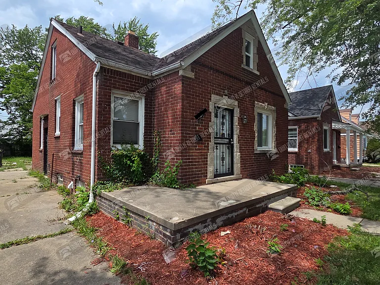 11591 Roxbury St — Photo 2