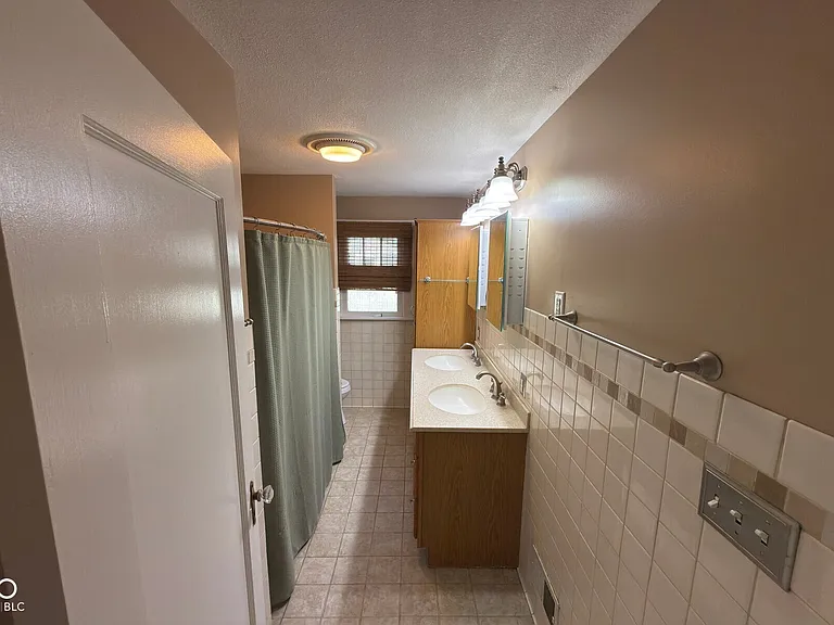 5010 W 14th St — Photo 12
