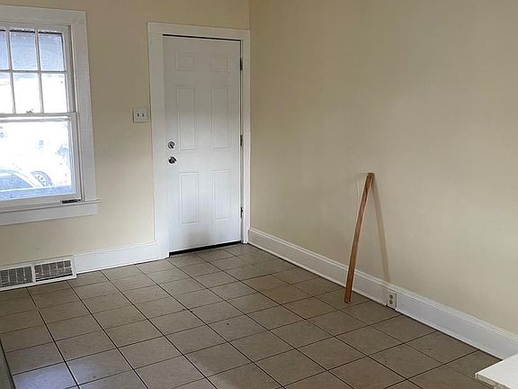 5th image of 295 S Logan Ave