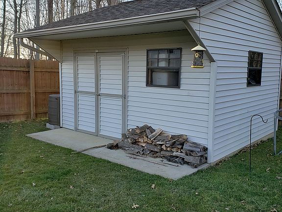 3rd image of 5814 Yorktown Ln