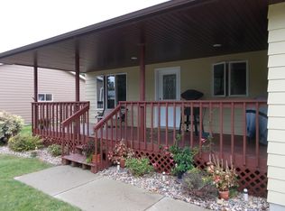 325 Herzog Dr, Watertown, SD 57201