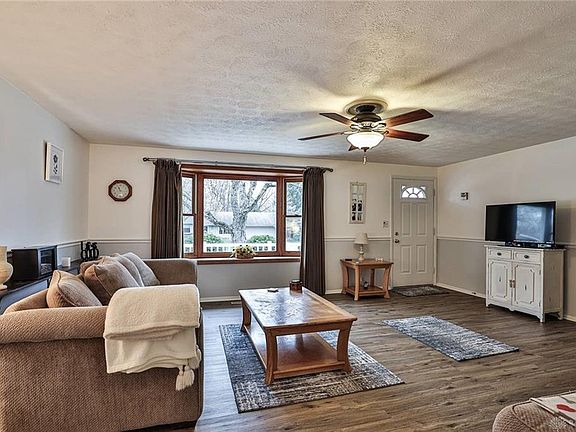 4th image of 2765 Vineland Trl