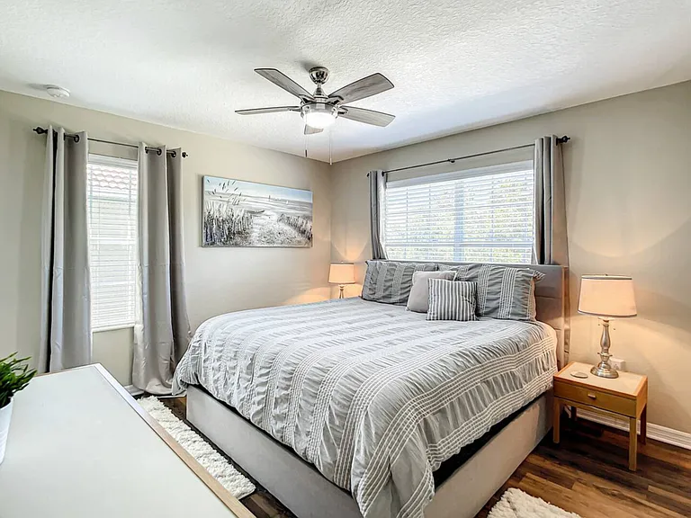 Beach Palm Ave — Photo 25