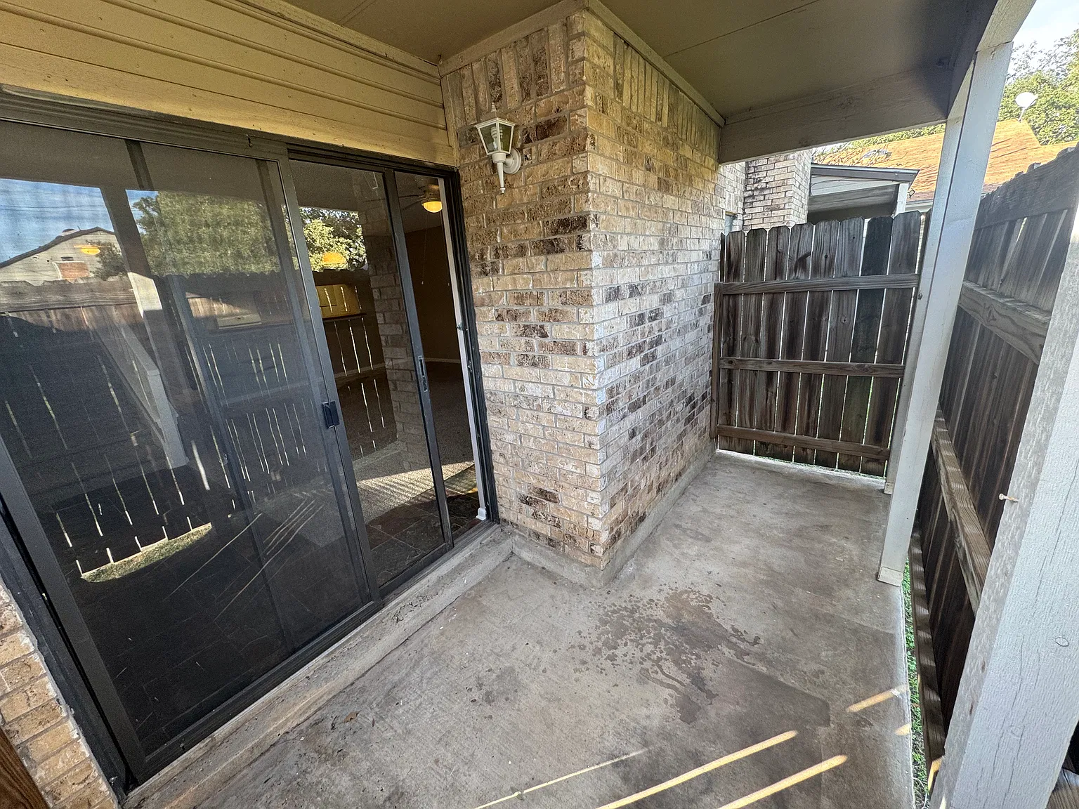 2 bed, 2.5 bath, 2212 sqft, $1,595 — Photo 3