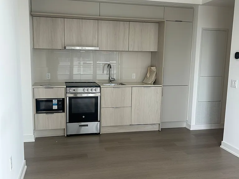 448 Burnhamthorpe Rd W #811 — Photo 7