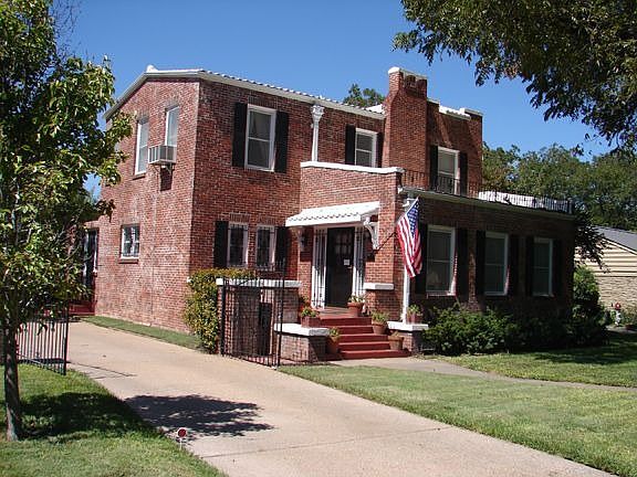 1st image of 826 Rivercrest Dr