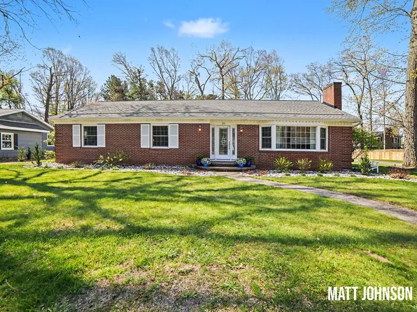 211 Country Club Rd, Whitehall, MI 49461