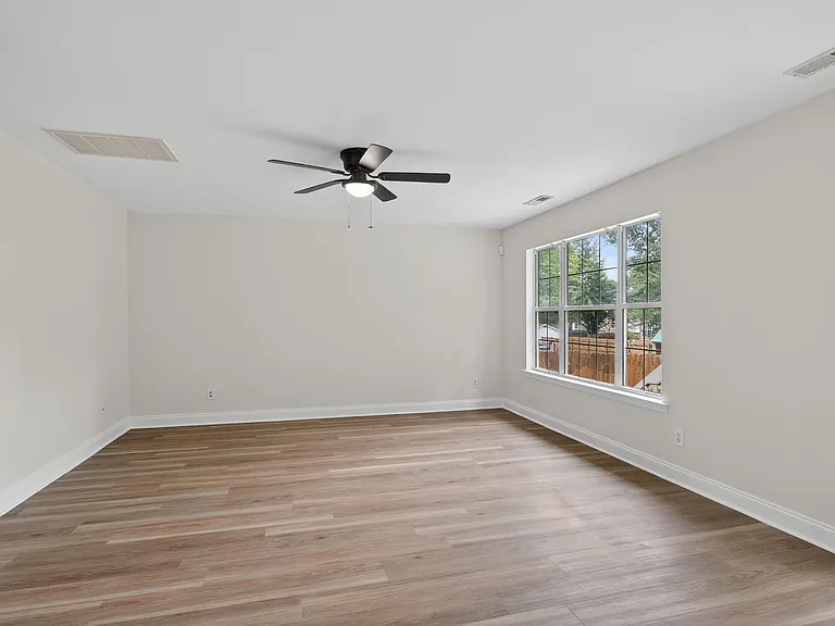 3881 Shenandoah Dr — Photo 16