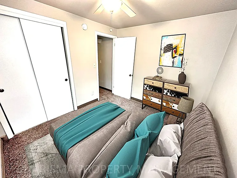 605 W 17th St #4 — Photo 13