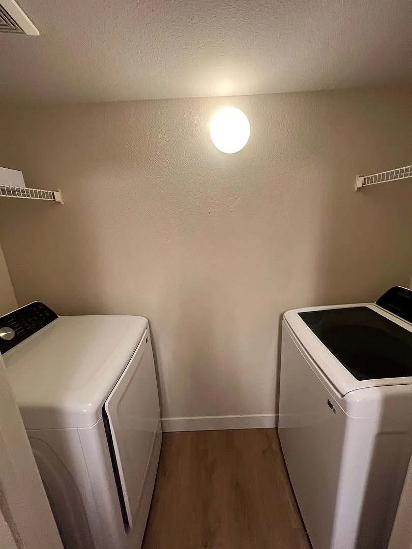 Beautiful Upgraded Condo in the Tuscany Gated Community. — Photo 4
