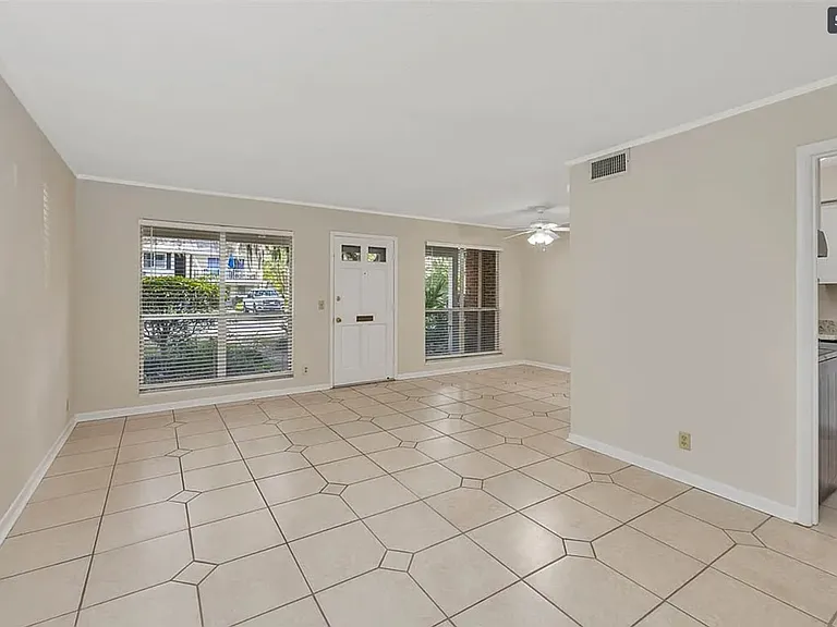 800 Mallery St #B-13 — Photo 4