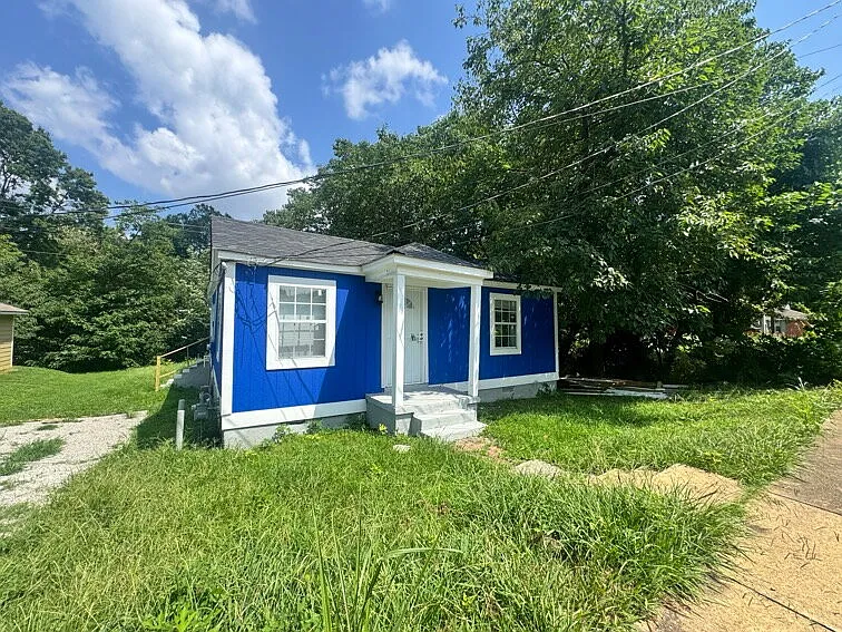 746 Columbia St — Photo 3