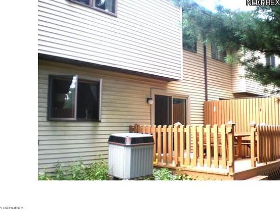3rd image of 20 Greenwood Dr