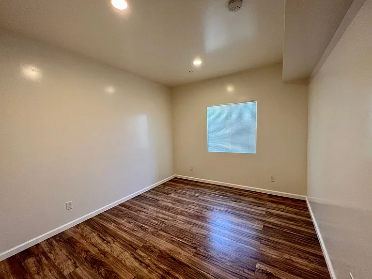 Saranac Street 7227 - 7229 - 7231 — Photo 18