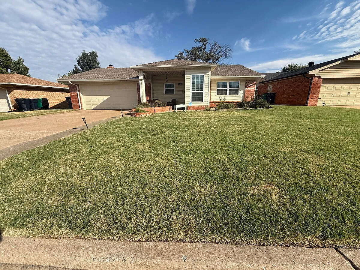 3 bed, 2.0 bath, 1846 sqft, $2,300 — Photo 1