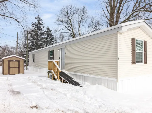 3 Forest Edge Dr, Batavia, NY 14020