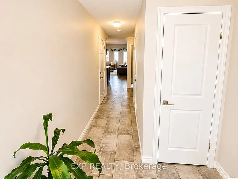 77 Hollybrook Trl — Photo 8